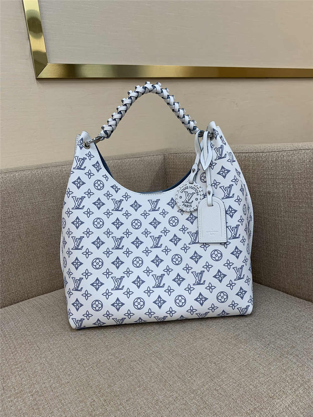 Louis Vuitton M11735 size 35x40x17cm  Mahina 2025 new 